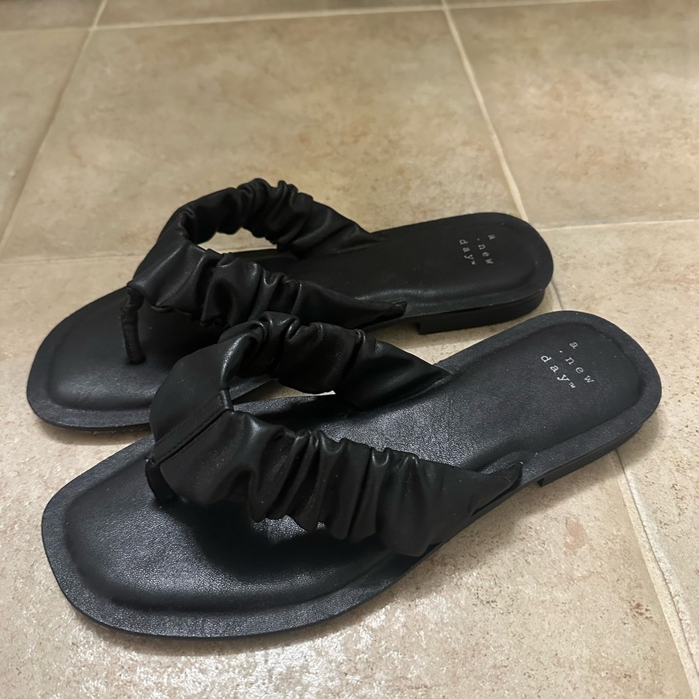 Faux leather black flip flops
